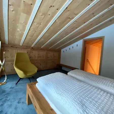 Chesa Romana - Dach-maisonette Apartment Pontresina